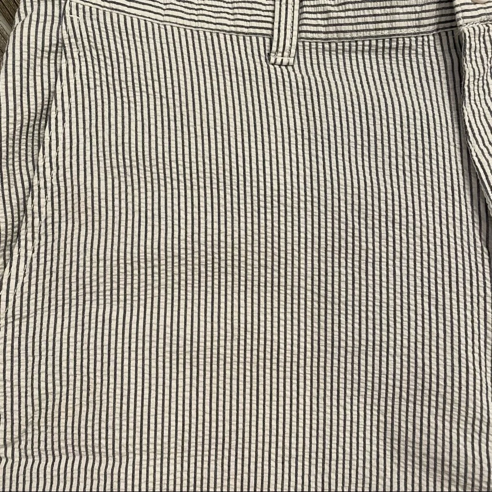 Roundtree & Yorke Seersucker Grey and White striped Linen Cotton Shorts-Sz 36
